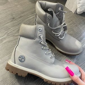women’s grey timberland boots size 7